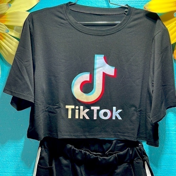TikTok Logo Cropped Tee & Shorts Lounge Set w/ Pockets + Free Stickers – Large - Picture 3 of 15